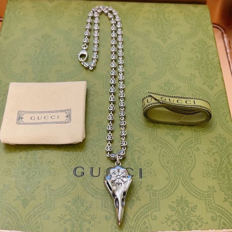 G*u*i necklaces
